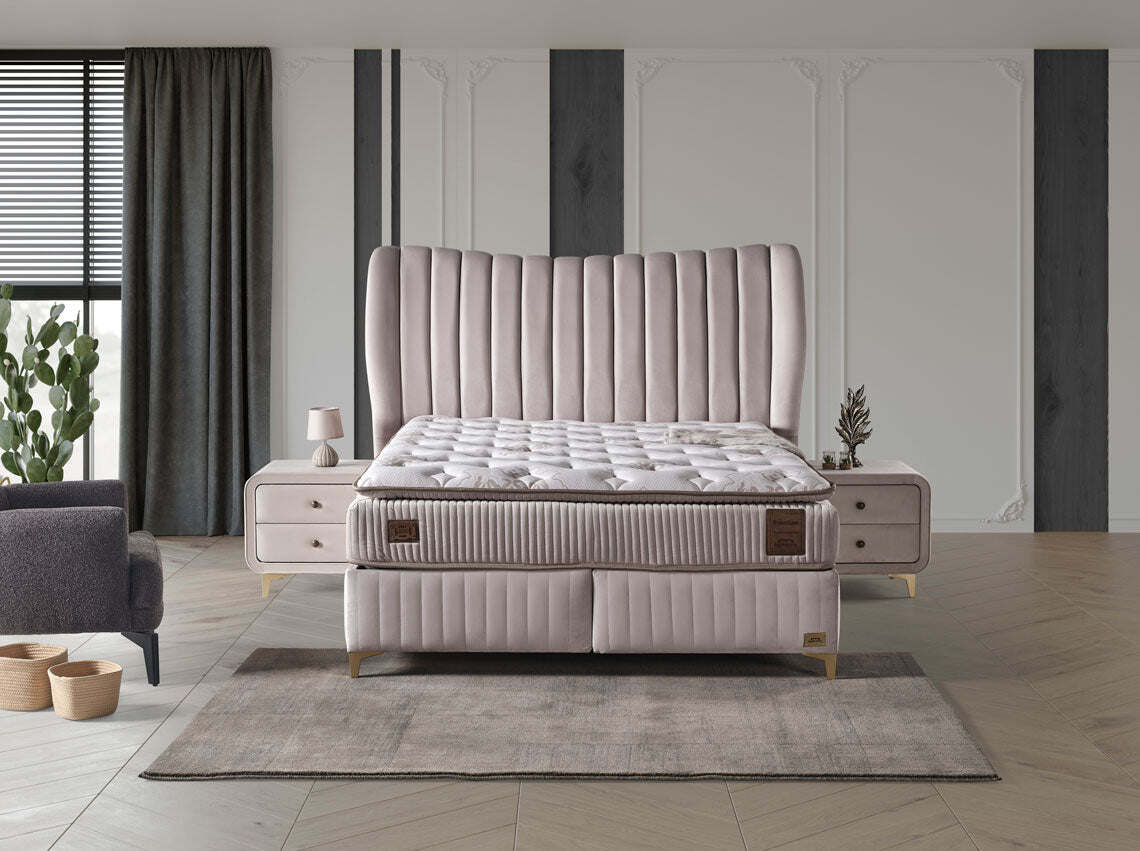 Schönes Schlafzimmer mit Boxspringbett Premium