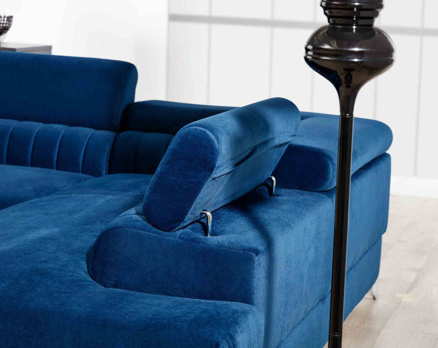 Wunderschönes L-förmiges Sofa in blauer Farbe mit Bettfunktion