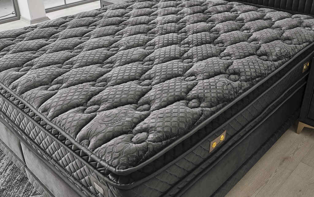 Wunderschönes Boxspringbett Platinum mit schwarzer Matratze