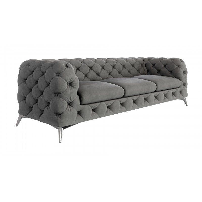 Schönes Sofa Chesterfield Chelsea mit weißem Hintergrund